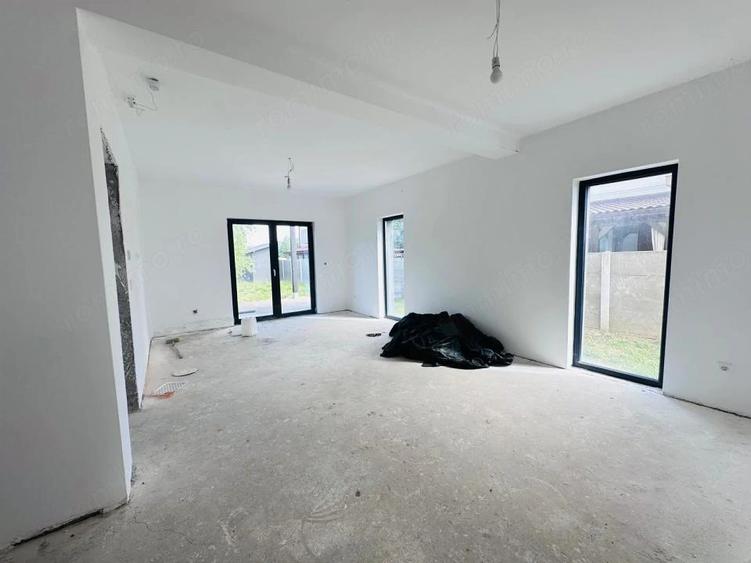 Casă cu 4 camere cu Teren 318 Mp în Urseni