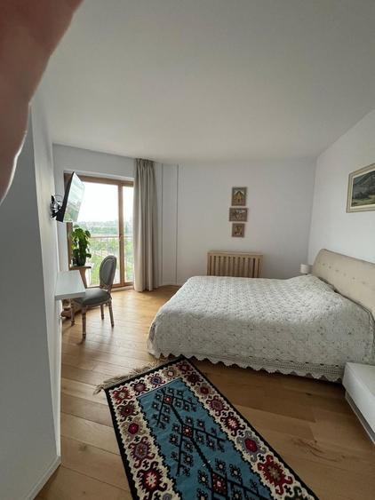 Apartament cu 3 camere semidecomandat, mobilat în P-ta Presei Libere