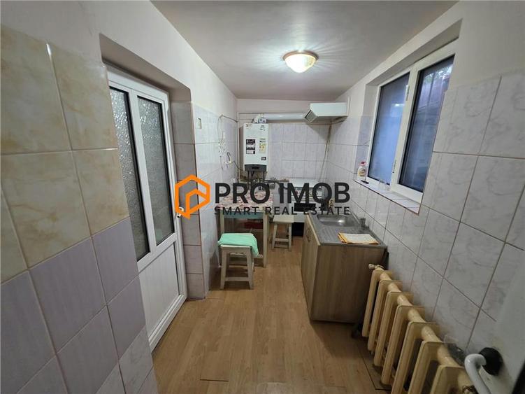Casă individuală cu 4 camere cu Canalizare în Central