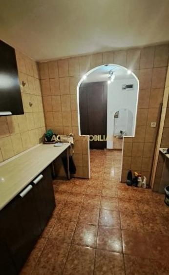 Apartament cu 3 camere decomandat în Crângași