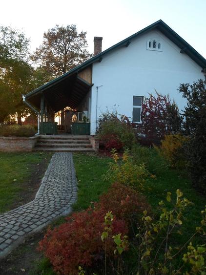 Casă individuală cu 5 camere cu Teren 70800 Mp în Abram