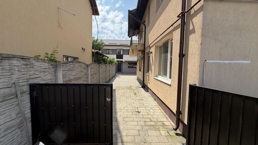 Duplex cu 5 camere cu Canalizare în Roșu