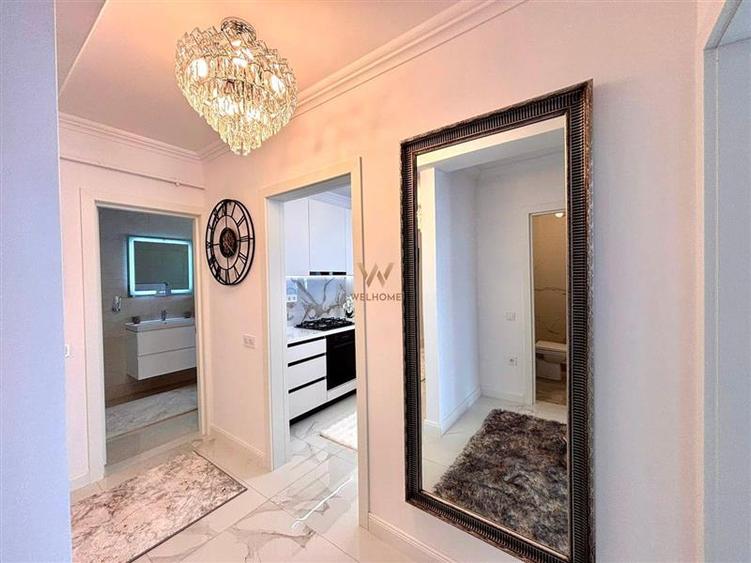 Penthouse cu 5 camere semidecomandat, mobilat în Cristian