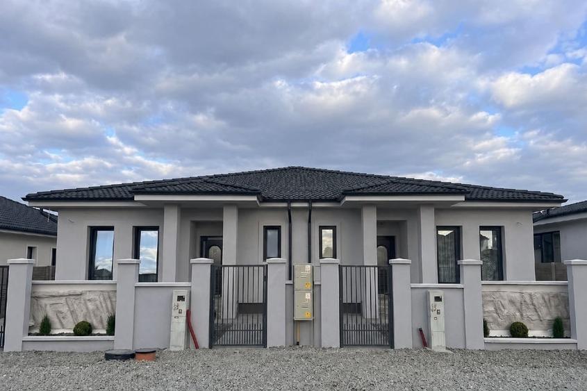 Duplex cu 3 camere cu Canalizare în Moșnița Nouă