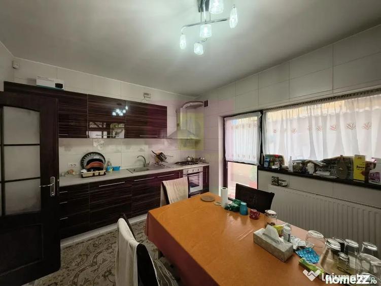 Casă cu 5 camere cu Teren 373 Mp în Afumați