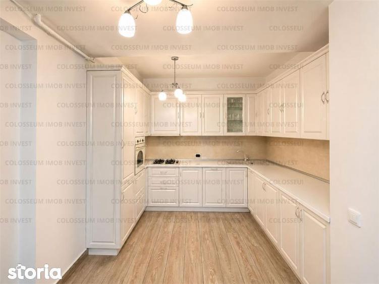 Apartament cu 3 camere decomandat în Tractorul