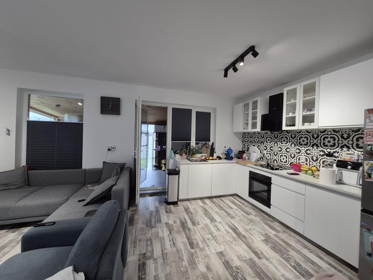 Casă individuală cu 6 camere cu Teren 325 Mp în Domnești