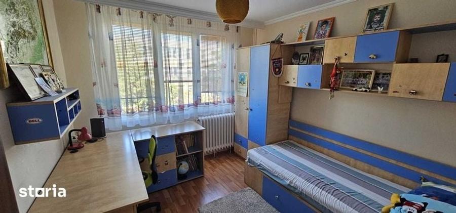 Apartament cu 4 camere în Drumul Taberei