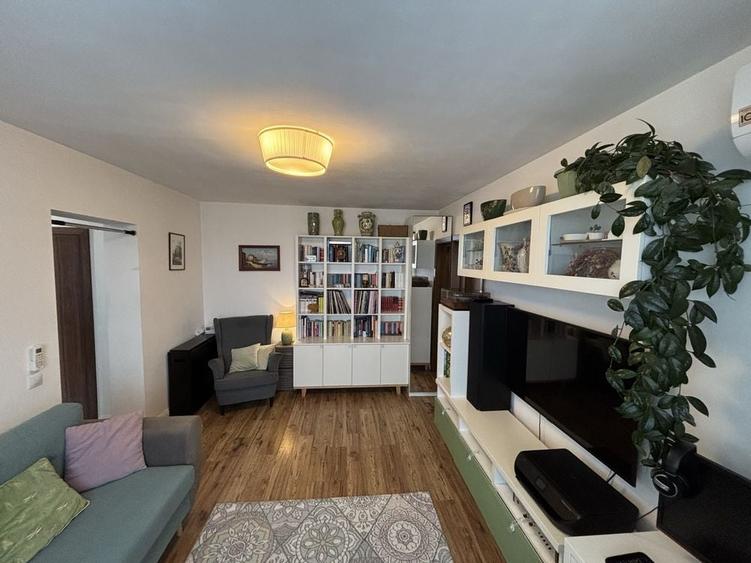 Apartament cu 3 camere semidecomandat în Grigorescu