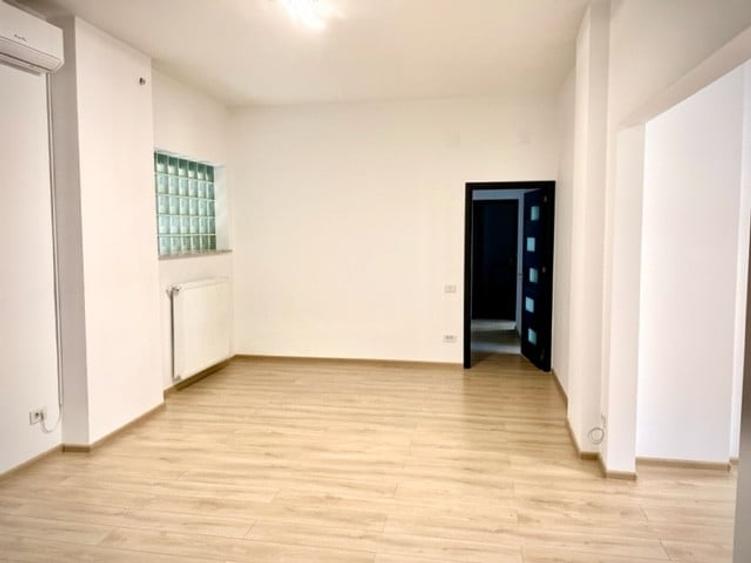 Apartament cu 4 camere semidecomandat în Romană