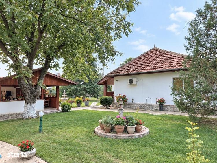 Casă cu 4 camere în Lipia