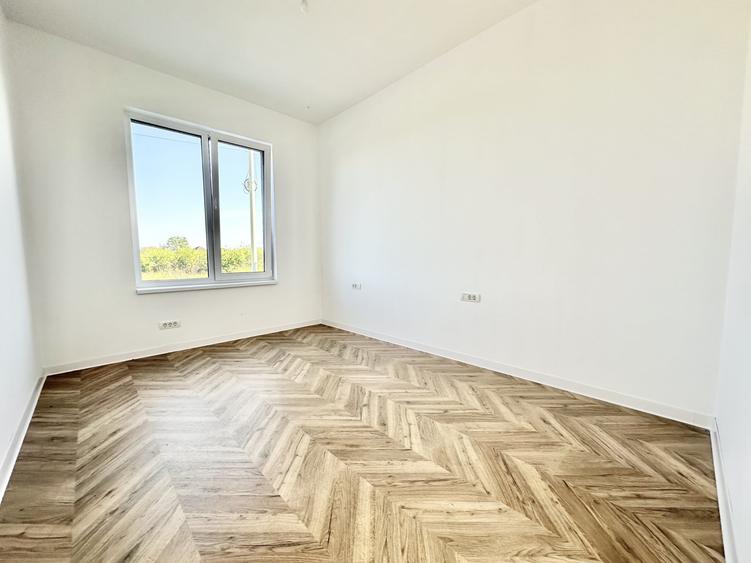 Duplex cu 4 camere cu Canalizare în Moșnița Nouă