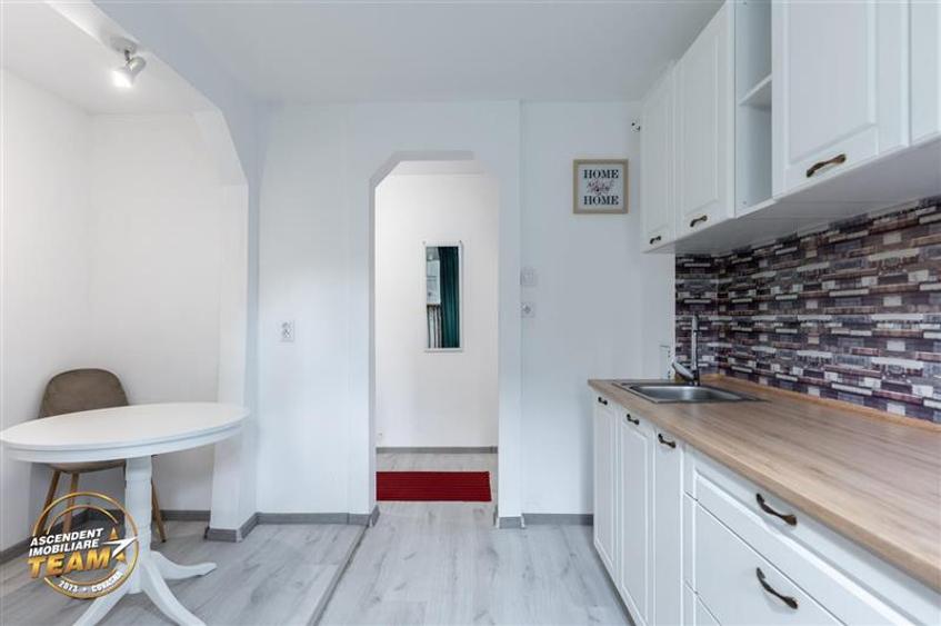 Apartament cu 2 camere semidecomandat, mobilat în Central