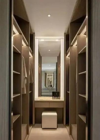 Apartament cu 3 camere decomandat în Tunari
