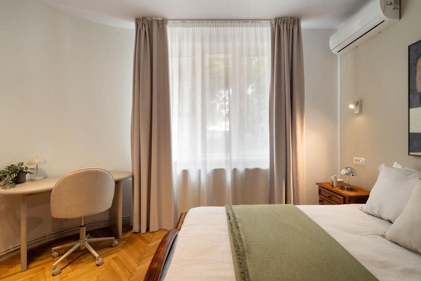 Apartament cu 4 camere, mobilat în P-ța Romană