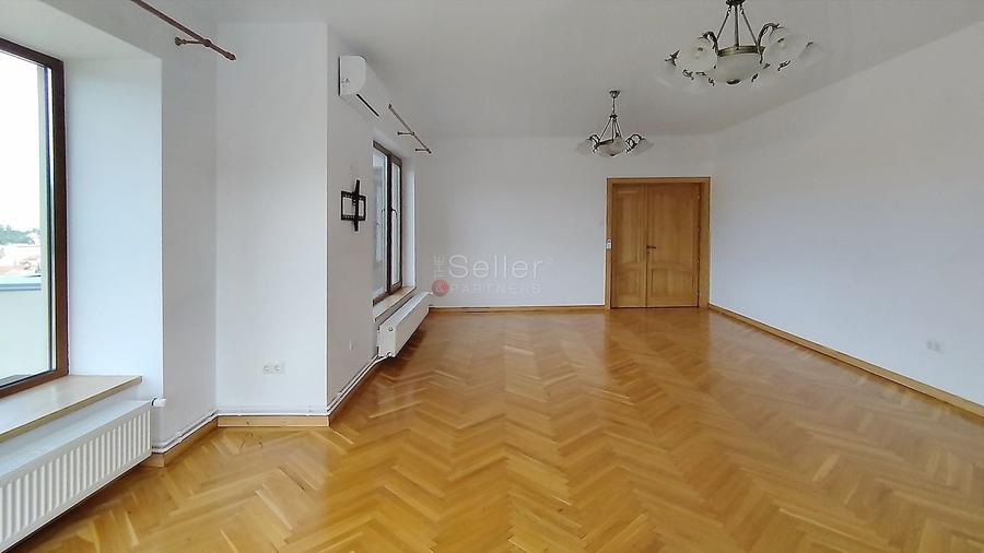 Apartament cu 4 camere decomandat, mobilat în Centrul Istoric