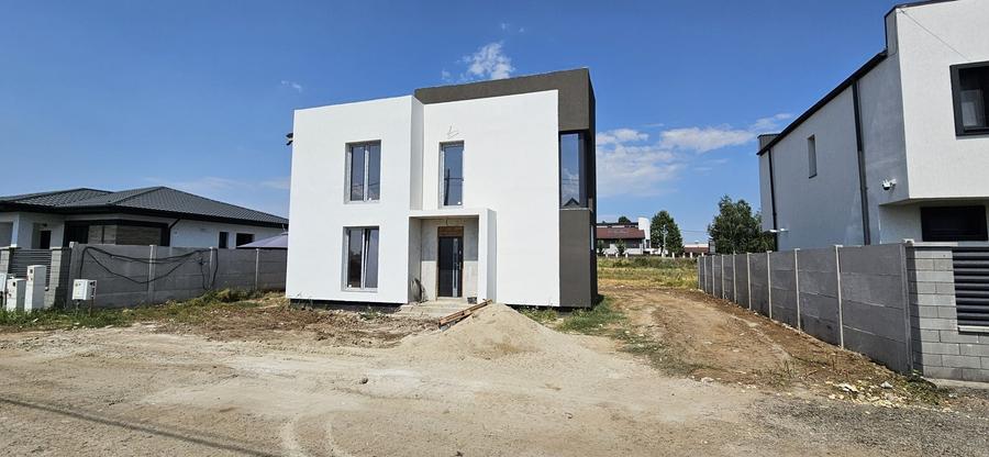 Casă cu 4 camere în Berceni