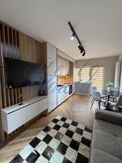 Apartament cu 3 camere semidecomandat în Florești