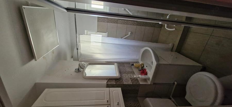 Apartament cu 3 camere semidecomandat în Central