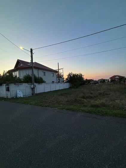 Teren de 1000 mp, în Limanu