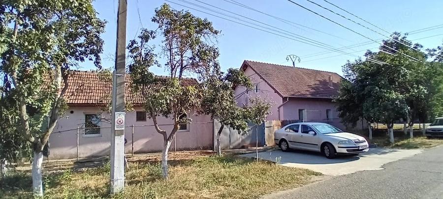 Casă cu 3 camere cu Teren 908 Mp în Parța