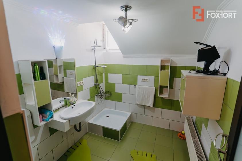 Casă individuală cu 8 camere cu Piscina în Jebel