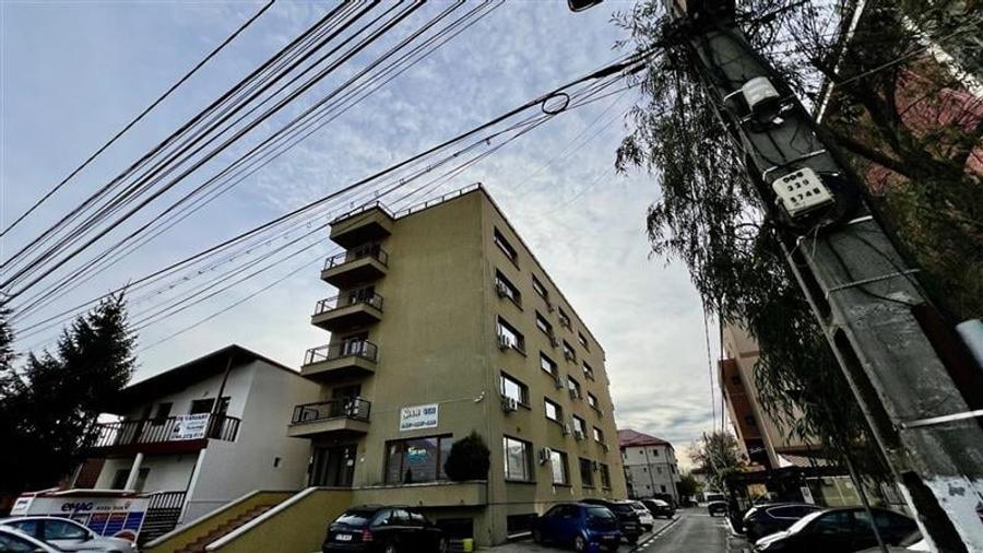 Birou, de 2,490 mp, în Central