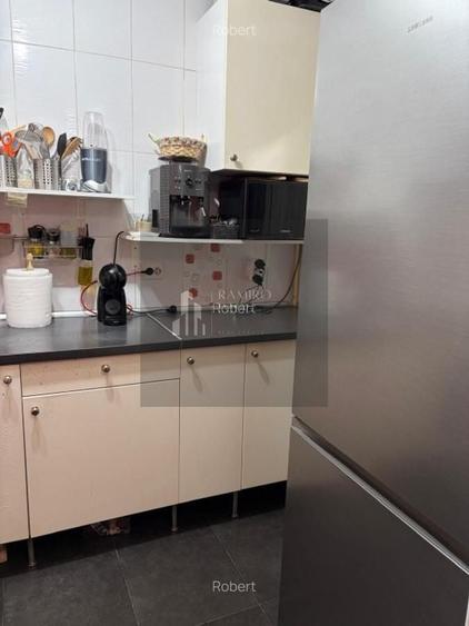 Apartament cu 3 camere semidecomandat în Alexandru Obregia