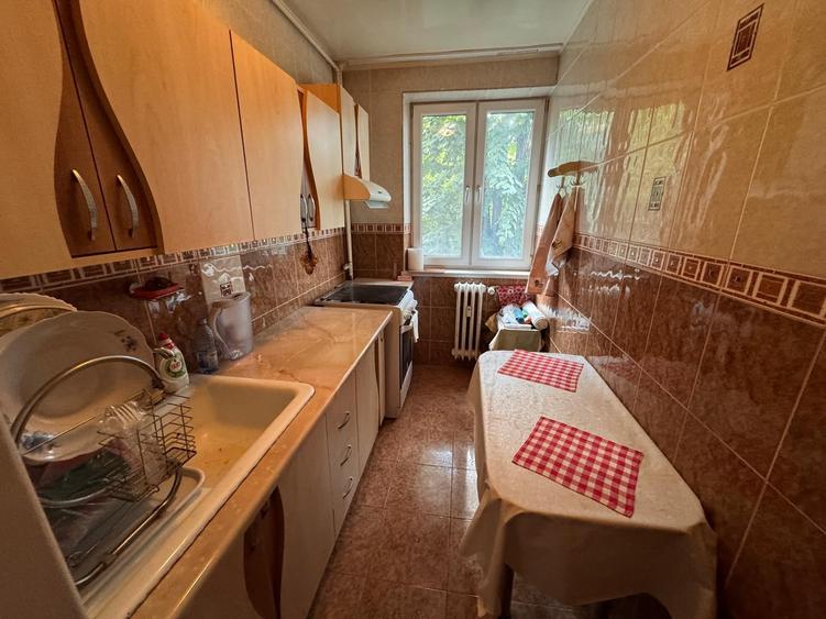 Apartament cu 3 camere decomandat în Berceni