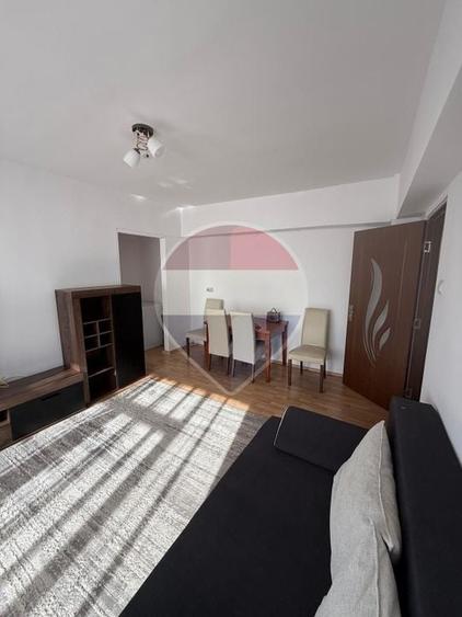 Apartament cu 3 camere decomandat, mobilat în Traian