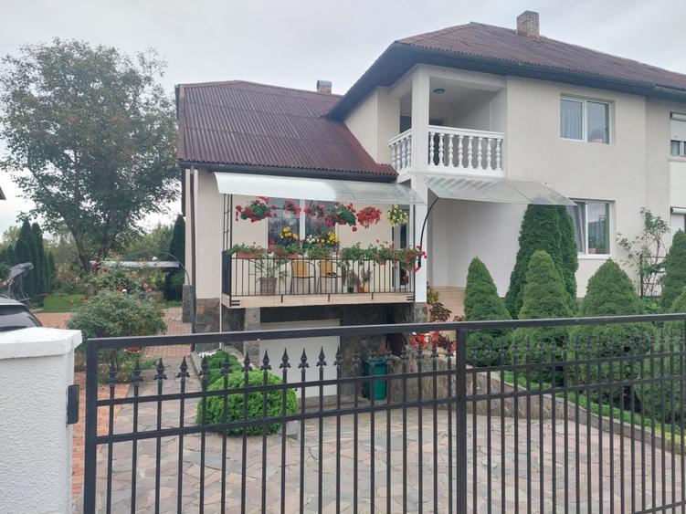 Duplex cu 5 camere cu Canalizare în Crăciunești