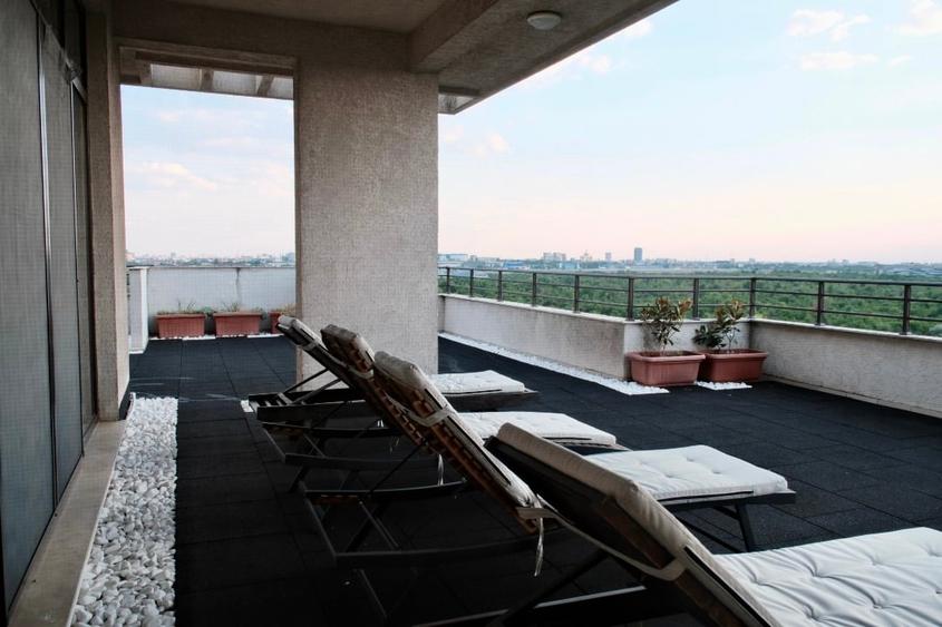 Apartament cu 4 camere decomandat, mobilat în Iancu Nicolae