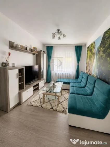 Apartament cu 4 camere decomandat în Aradului