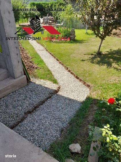 Casă cu 4 camere în Ampoița