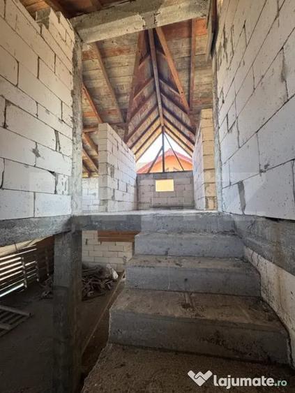 Casă cu 4 camere cu Teren 420 Mp în Cernele