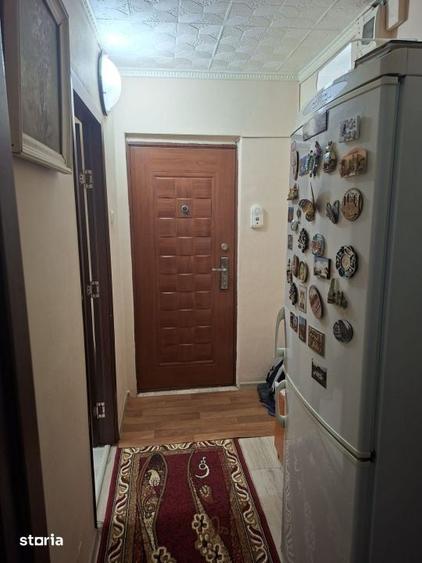 Apartament cu 2 camere semidecomandat în Craiovița Nouă