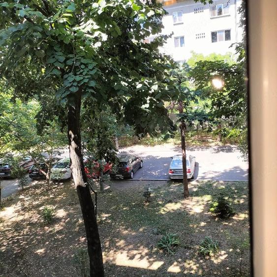 Apartament cu 3 camere semidecomandat în Circumvalațiunii