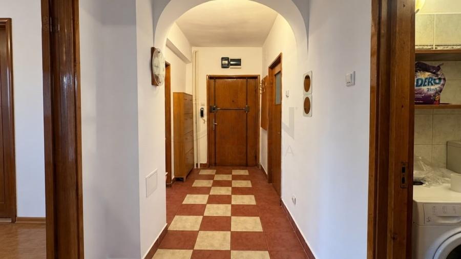 Apartament cu 3 camere decomandat în Victoriei