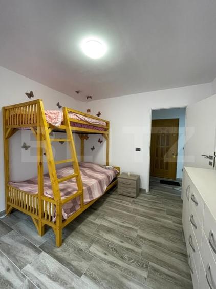 Apartament cu 3 camere semidecomandat, mobilat în Câmpia Turzii