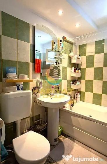 Apartament cu 3 camere semidecomandat în Central