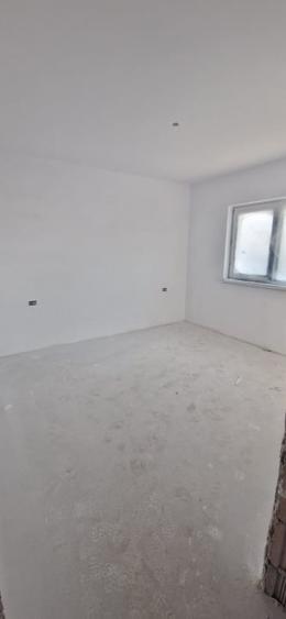 Casă individuală cu 4 camere cu Canalizare în Calea București