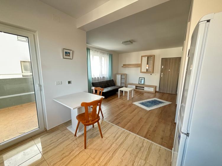 Apartament cu 2 camere semidecomandat în Aradului
