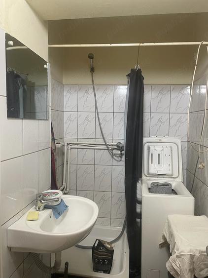 Cosbuc, garsoniera,vis a vis de Carrefour, etaj 1, mobilat clasic, convector, boiler electric,160 eu - 4