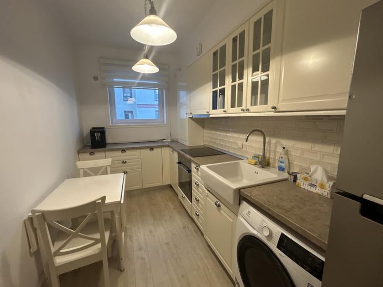 Apartament cu 3 camere decomandat, mobilat în Barbu Văcărescu