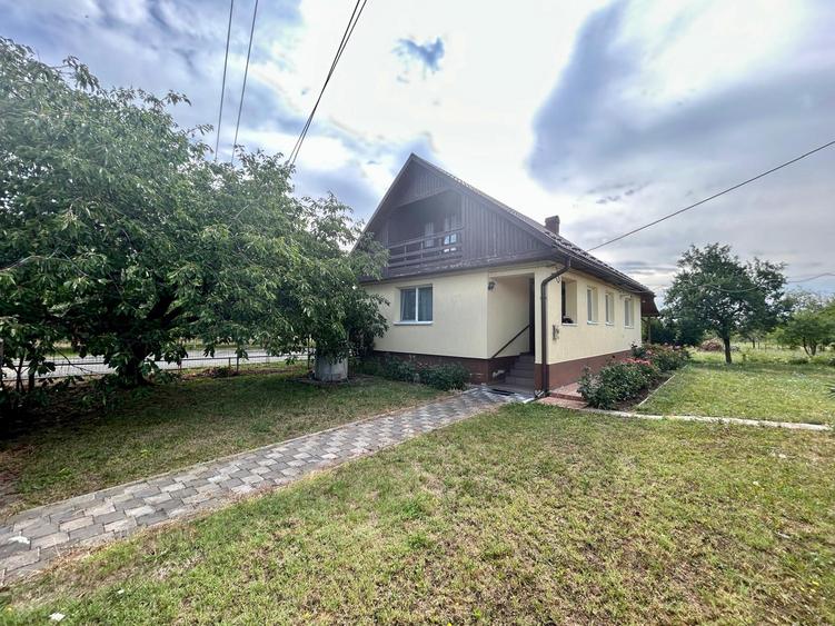 Casă cu 2 camere cu Garaj în Central