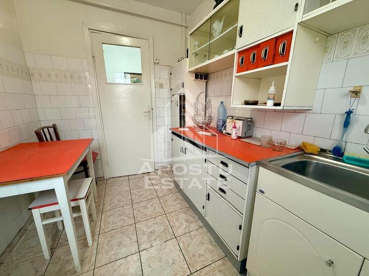 Apartament cu 4 camere semidecomandat, mobilat în Gheorghe Lazăr