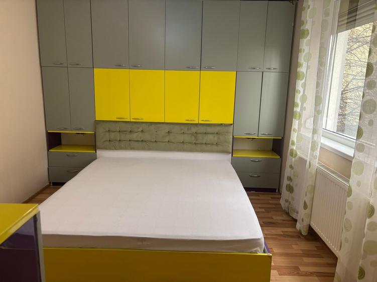 Apartament cu 3 camere decomandat, mobilat în Oancea