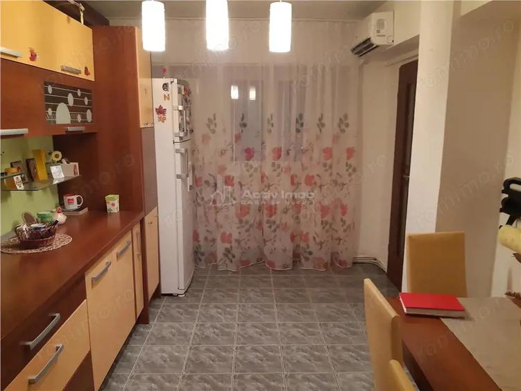 Apartament cu 3 camere decomandat în Central