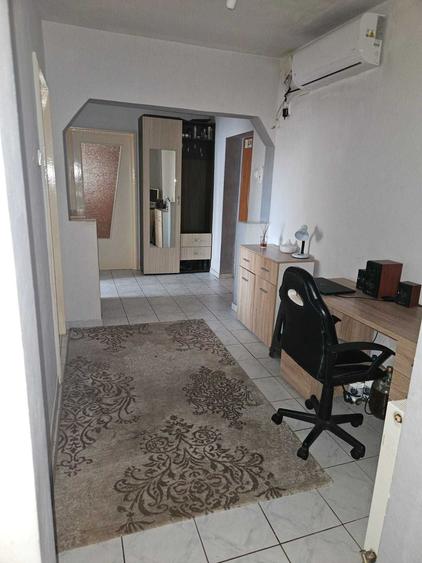 Apartament cu 3 camere decomandat în Micro 4