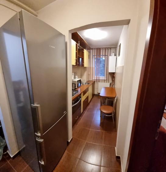 Casă cu 2 camere decomandat în Noua